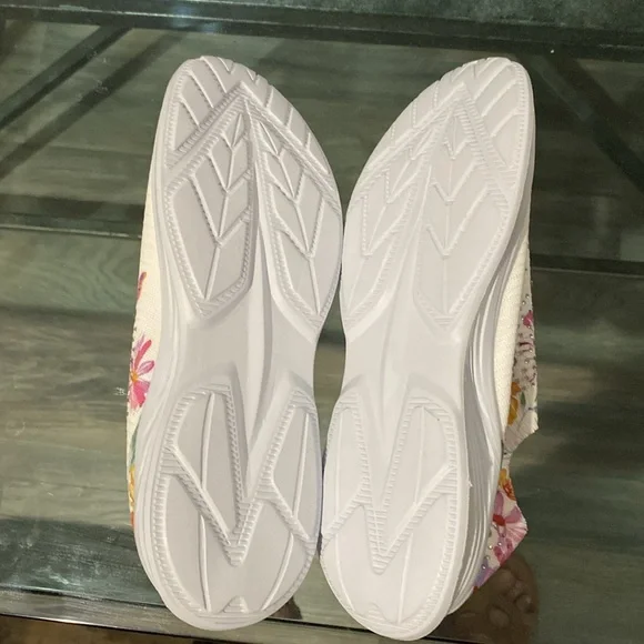 Floral Embellished Women's Slip-On Sneakers - Picture 3 of 5